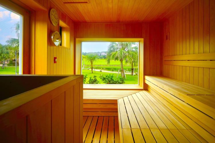 【ドライサウナ】シギラガーデンプールのプールサイドにあるサウナは1年中営業しております。