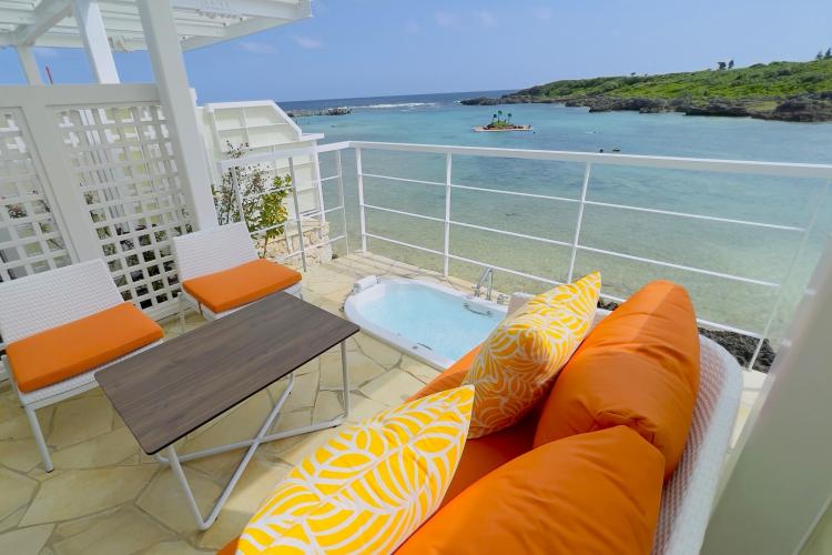 【シギラビーチサイドプール】カバナ、パビリオン、シェードソファーは別途有料となります。