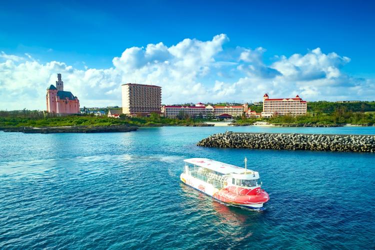 【半潜水式水中観光船「シースカイ博愛」】離島唯一の半潜水式水中観光船