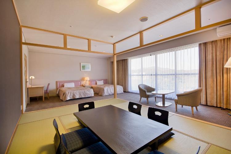 ご家族やグループに♪50平米の広々とした和洋室です。