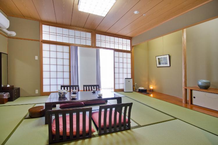 小さいお子様にも安心の和室（10畳）です。