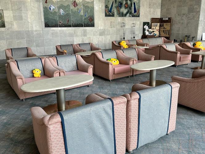 フロントにあるラウンジです。ご自由におくつろぎくださいませ。