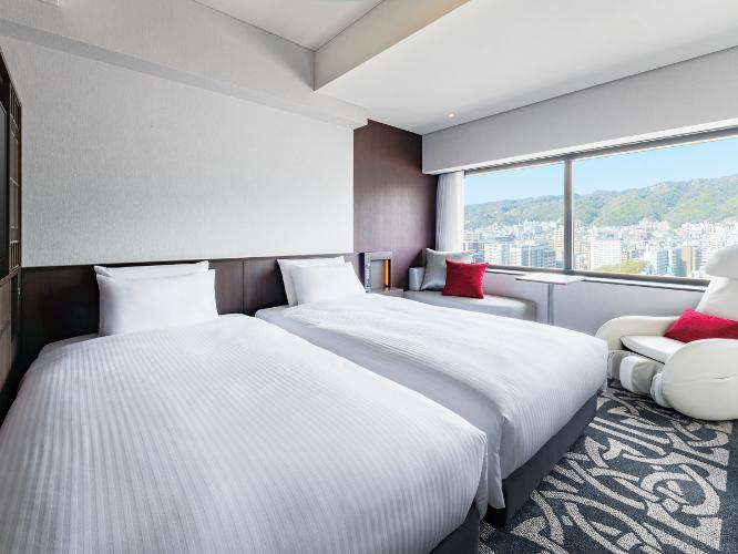 ツイン（山側）【禁煙】～広さ26.0平米～　バスタブあり・ベッド 110cm×195cm×2台