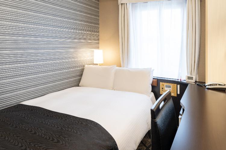 ■【2026年2月客室設備リニューアル】セミダブルルーム　広さ：10平米　ベッド幅：120cm