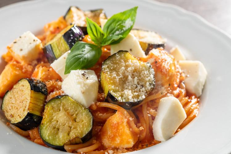 ランチ/揚げ茄子とモッツァレラチーズのトマトソーススパゲティ