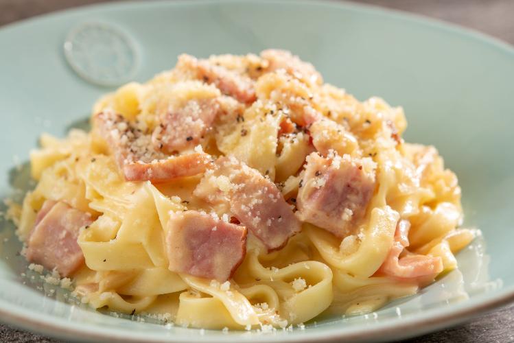 ランチ/ベーコンと玉ねぎのカルボナーラ