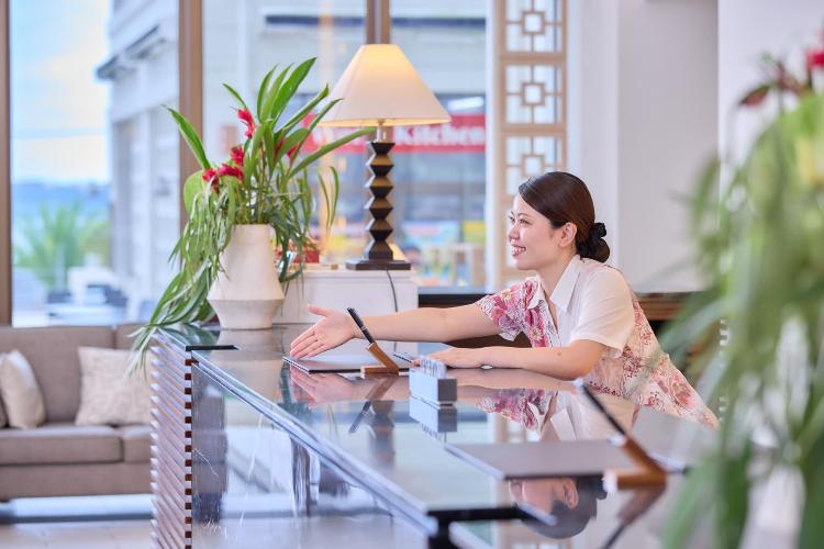 【フロント・ロビー】温かい笑顔でお迎えいたします。