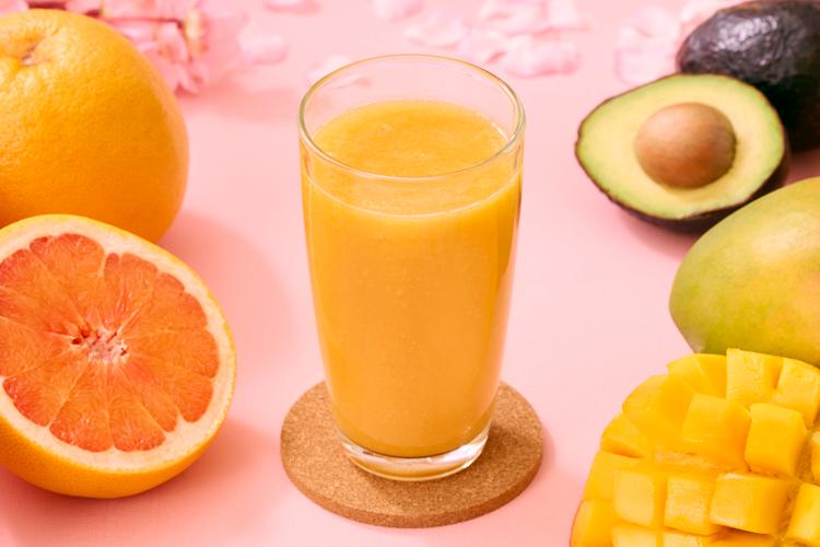 【ピンクグレープフルーツとマンゴーのスムージー】柑橘の酸味とマンゴーの甘みが爽やかなスムージー