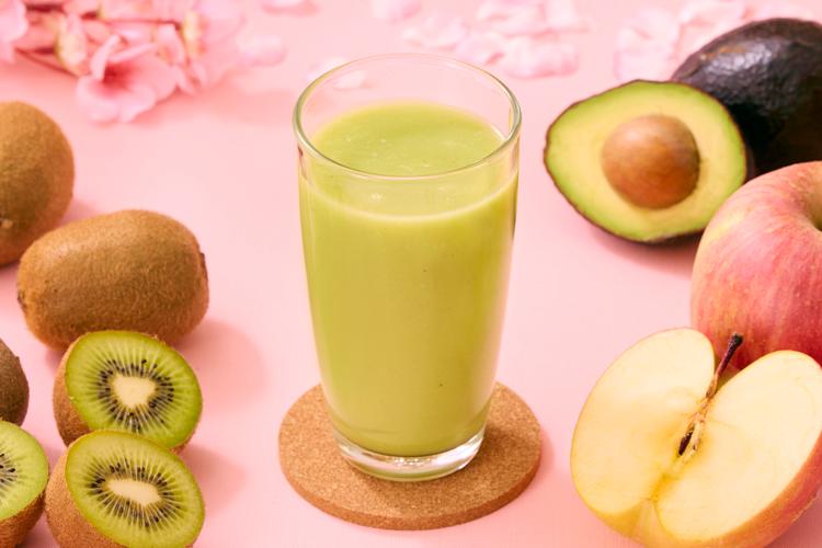 【キウイとりんごのスムージー】キウイの酸味とりんごのやさしい甘さが広がるフルーティーなスムージー