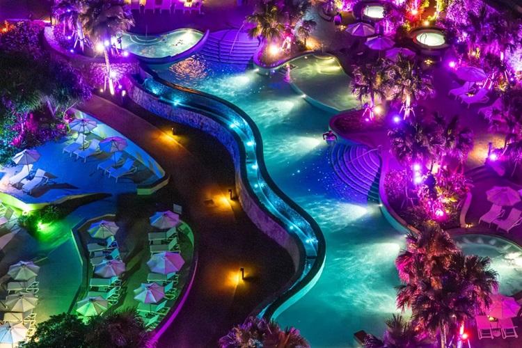 瀬良垣ナイトプール（開催期間：2026/4/25-2026/5/10、2026/6/19-2026/10/12）