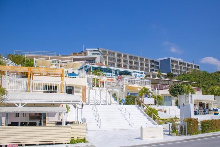 那覇空港に隣接した瀬長島にある癒しと感動のウミカジテラス