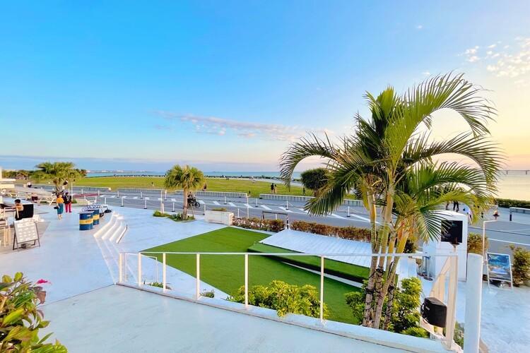 ここにしかない個性あふれるお店が瀬長島の絶景と融合する素敵な空間