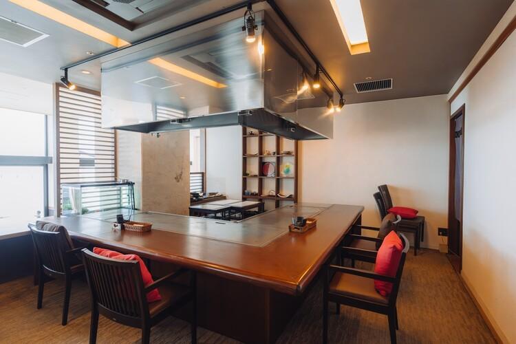 極上の沖縄食材を鉄板焼きスタイルでご提供します