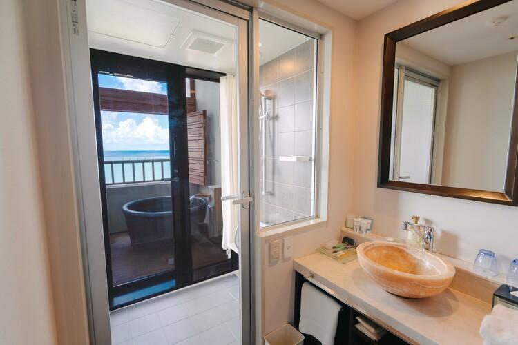 温泉露天風呂付デラックス和洋室オーシャンビュー