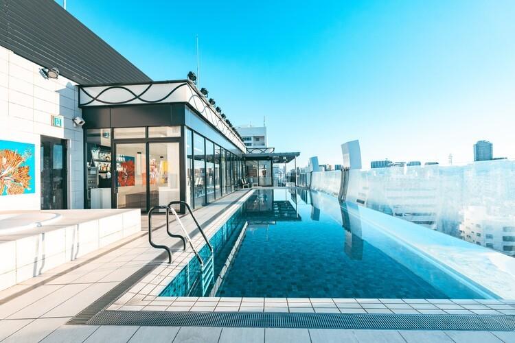 【シースループール】美しい街並みを一望できる絶景は、日常を忘れさせてくれます