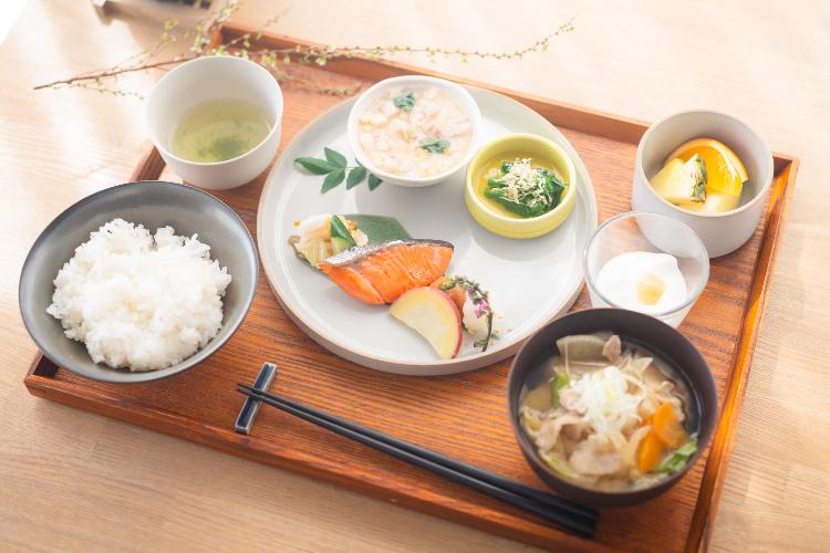 2026春_季節の和食セット「岩手県雫石産米「銀河のしずく」と、味噌の旨み広がる具沢山の豚汁の和朝食膳」