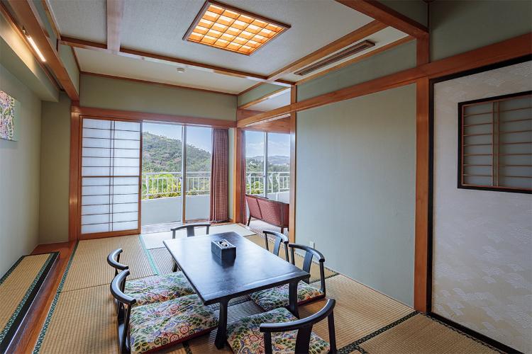 琉球ルーム（室内一例）