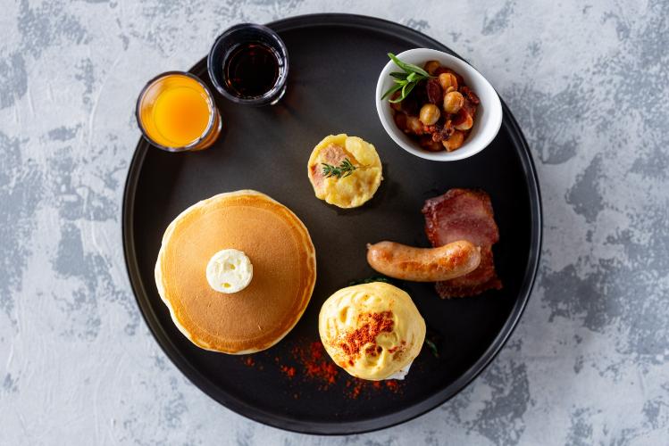 【ホテル内レストラン（朝食一例）】ゆったりとした食の時間をお愉しみいただけます。