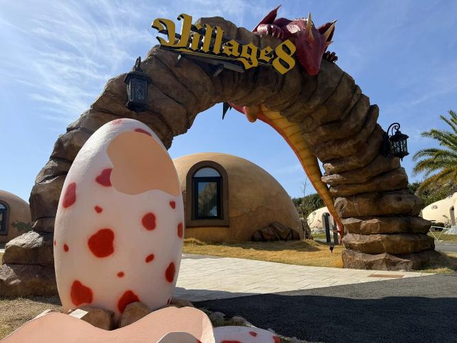 【ヴィレッジ8】≪new≫フォトスポットが登場♪これはドラゴンの卵？！中に入ってみよう☆