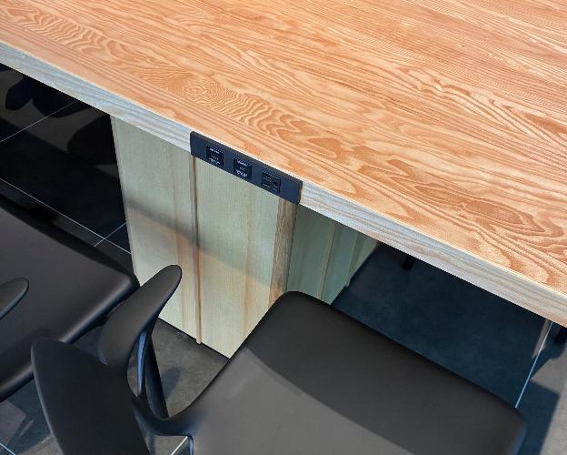 テーブルコンセント(フリースペーステーブル)