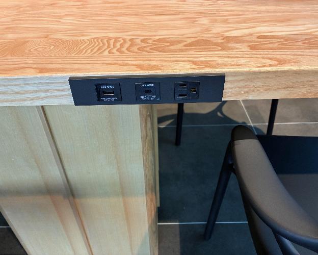テーブルコンセント(フリースペーステーブル)