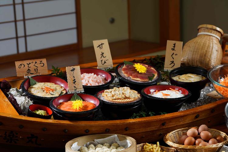 【朝食】島根といえば海鮮！朝から好きな海鮮で作れる贅沢な海鮮丼がおすすめ！