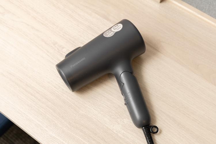 【ドライヤー】パナソニック製でございます。COOL・HOOT・TURBO(強)の３段階でございます。