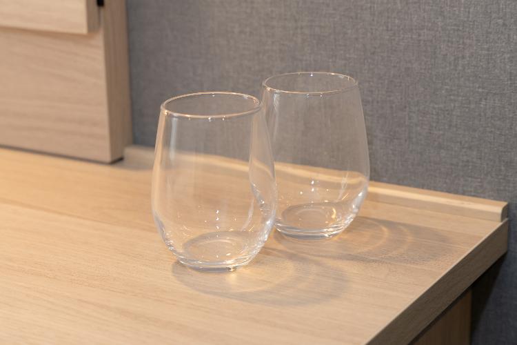 【グラス】お2つご用意しておりますので、お飲み物に合わせてご利用ください。