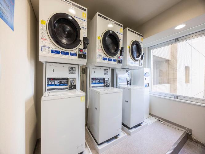 【館内設備：コインランドリー】館内9階にございます。