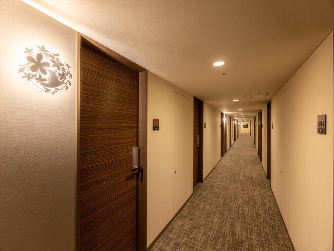 心和むシンプルであたたかなインデリアでお客様をお迎えします。