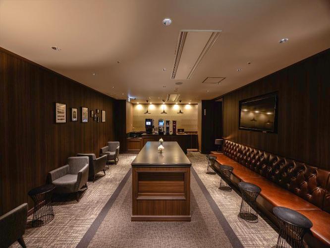 【会員専用ラウンジ】フリードリンクをご提供。ほっと一息、旅の疲れを癒してください。