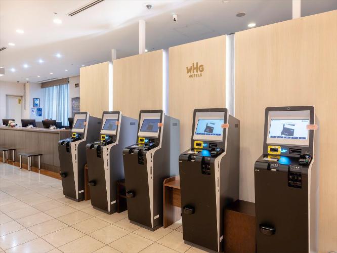 【フロント】無人システムで快適なチェックインを。