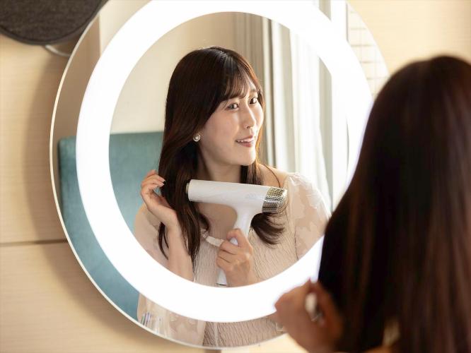 【レディースフロア設備】ドライヤー・シャワーヘッド・ヘアアイロンなど、人気のReFa製品を完備。