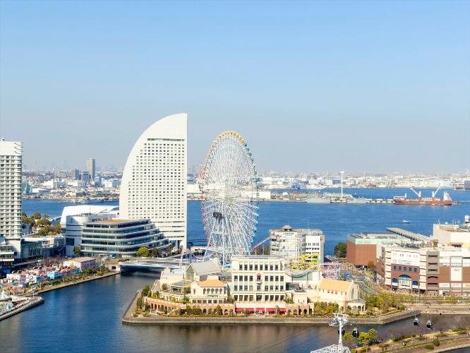 夜景はもちろん、朝のみなとみらいもおすすめ。青く輝く美しい景色は、素敵な一日のはじまりにぴったりです