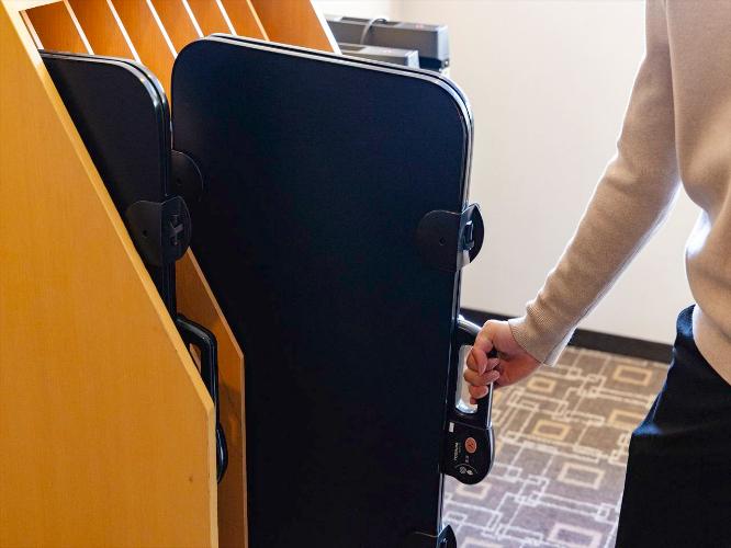 【館内設備：ズボンプレッサー】