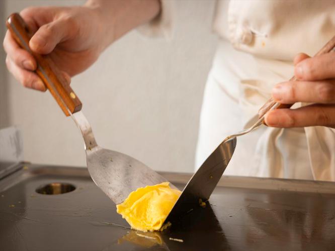 【朝食ビュッフェ】ライブキッチンメニューも。お料理が最も輝く「出来立て」をお召し上がりください。