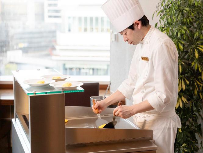 【朝食ビュッフェ】ライブキッチンメニューも。お料理が最も輝く「出来立て」をお召し上がりください。