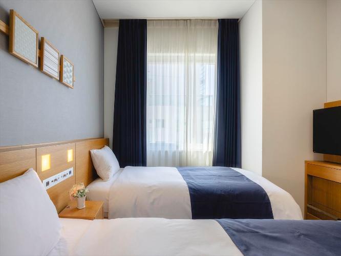 【カジュアルツイン】コンパクトで落ち着く空間。観光重視のふたり旅に最適です。