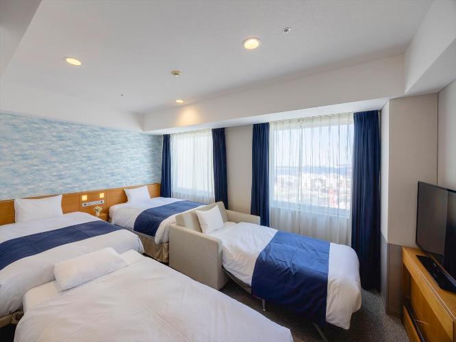 【ファミリールーム】4名宿泊時はソファをソファベッドに変更いたします。