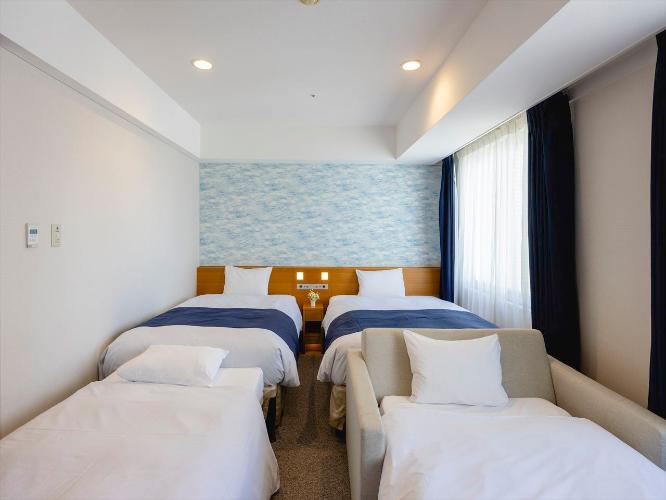 【ファミリールーム】4名宿泊時はソファをソファベッドに変更いたします。