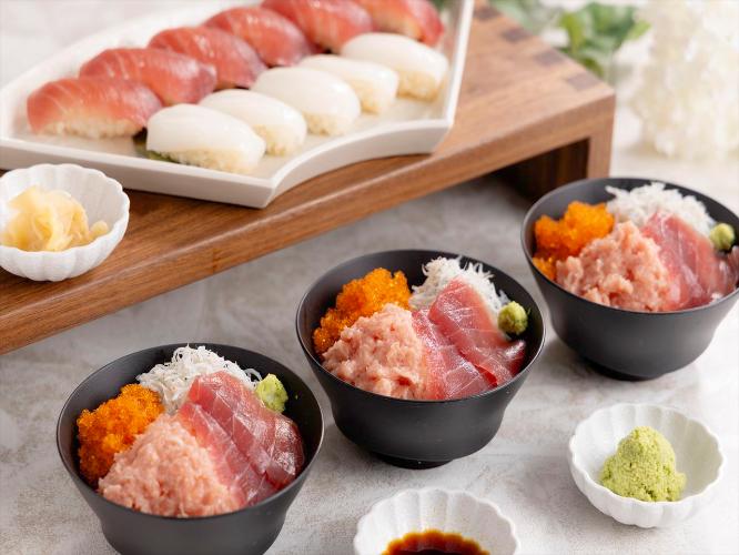 【朝食ビュッフェ】名物「三崎マグロ」をはじめ、好きなお魚をのせて贅沢な「セルフ海鮮丼」に！