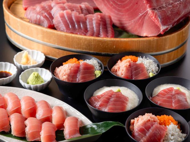 【朝食ビュッフェ】お好きな楽しみ方で、名物「三崎マグロ」をたっぷりお召し上がりください。