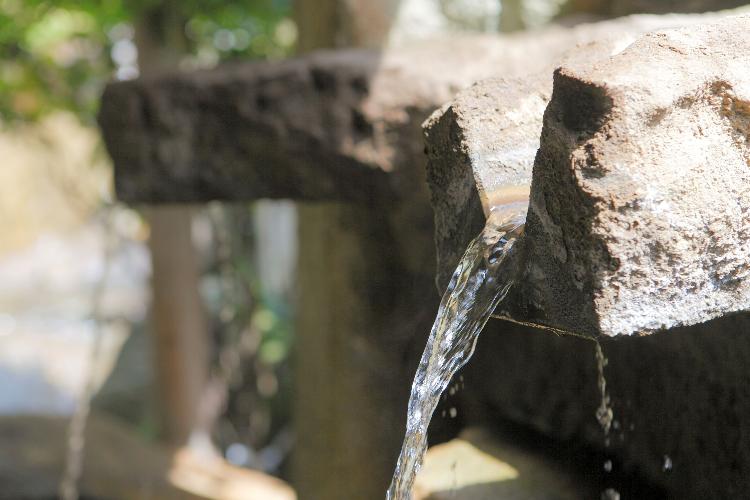 露天風呂 打たせ湯