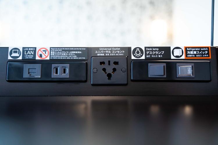 ■ほぼ全世界のプラグに対応するユニバーサルコンセントを全室完備。