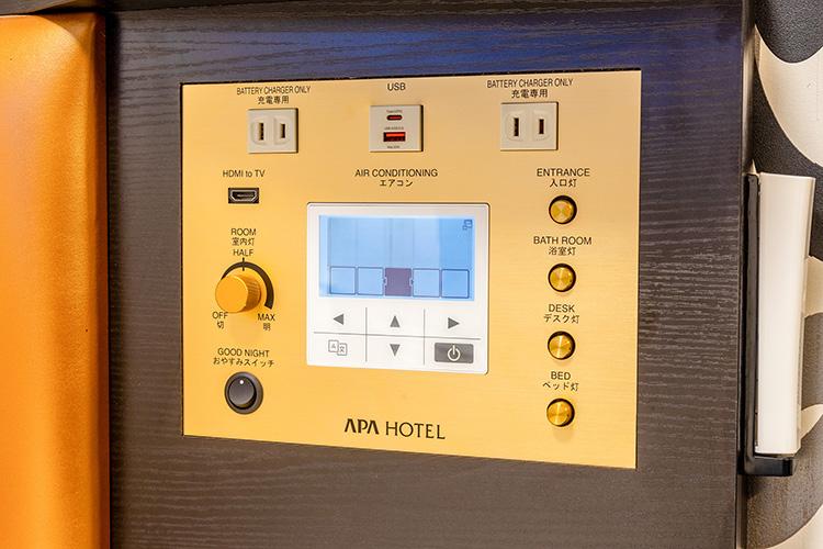 ■ 照明スイッチ、空調、コンセント、USBポート、HDMI端子等を集約させた枕元集中コントローラー。