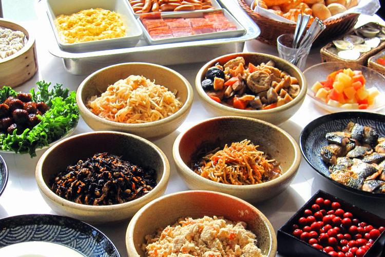 ■美味しいご飯のお供に日替わりのおばんざいや焼き魚をご用意。