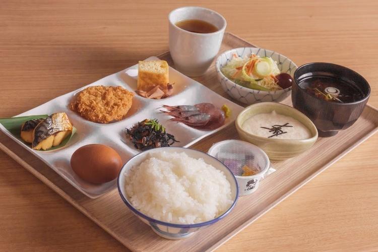 ■炊きたてふっくらのご飯をメインに和洋どちらも欲張れるのが、ビュッフェの醍醐味です。