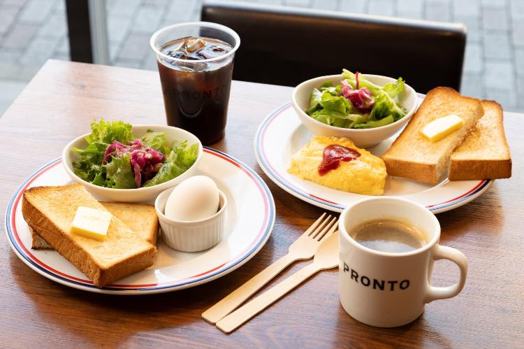 【朝食】朝食は5種類のメニューからお選びいただけます。写真はトーストセットとチーズオムレツセットです。