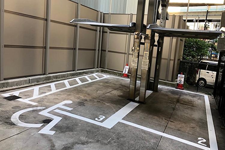 【駐車場】ご利用いただけるお車は、車高2ｍ、車長5ｍ、車幅1.8ｍまでとなっております。何度でも出し入れが可能です。