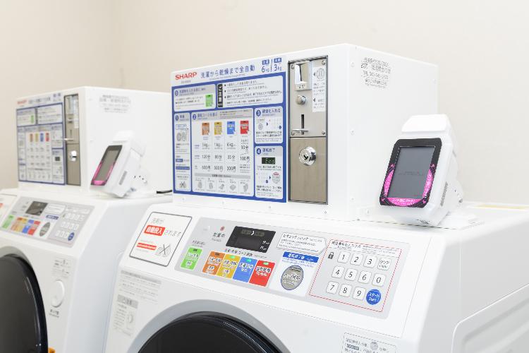 【全自動洗濯乾燥機】暗証番号の登録が可能なため、安心してご利用いただけます。※洗濯終了後30分以上経過した場合、ホテルスタッフが衣類を回収させていただくことがございますので、あらかじめご了承ください。